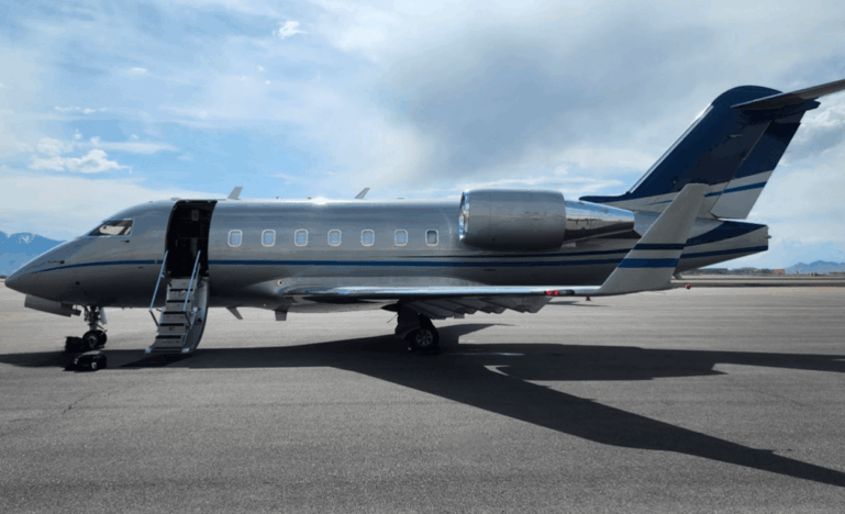 A 2003 Challenger 604